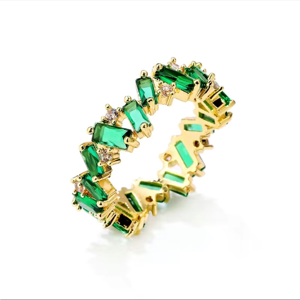 Gorgeous 18 K gold plated vintage zircon ring